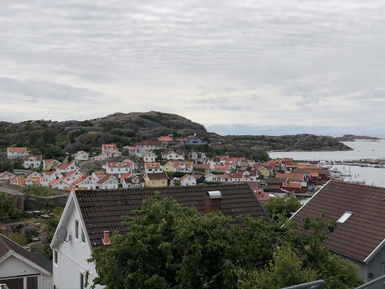 Somrig vy över västkusten