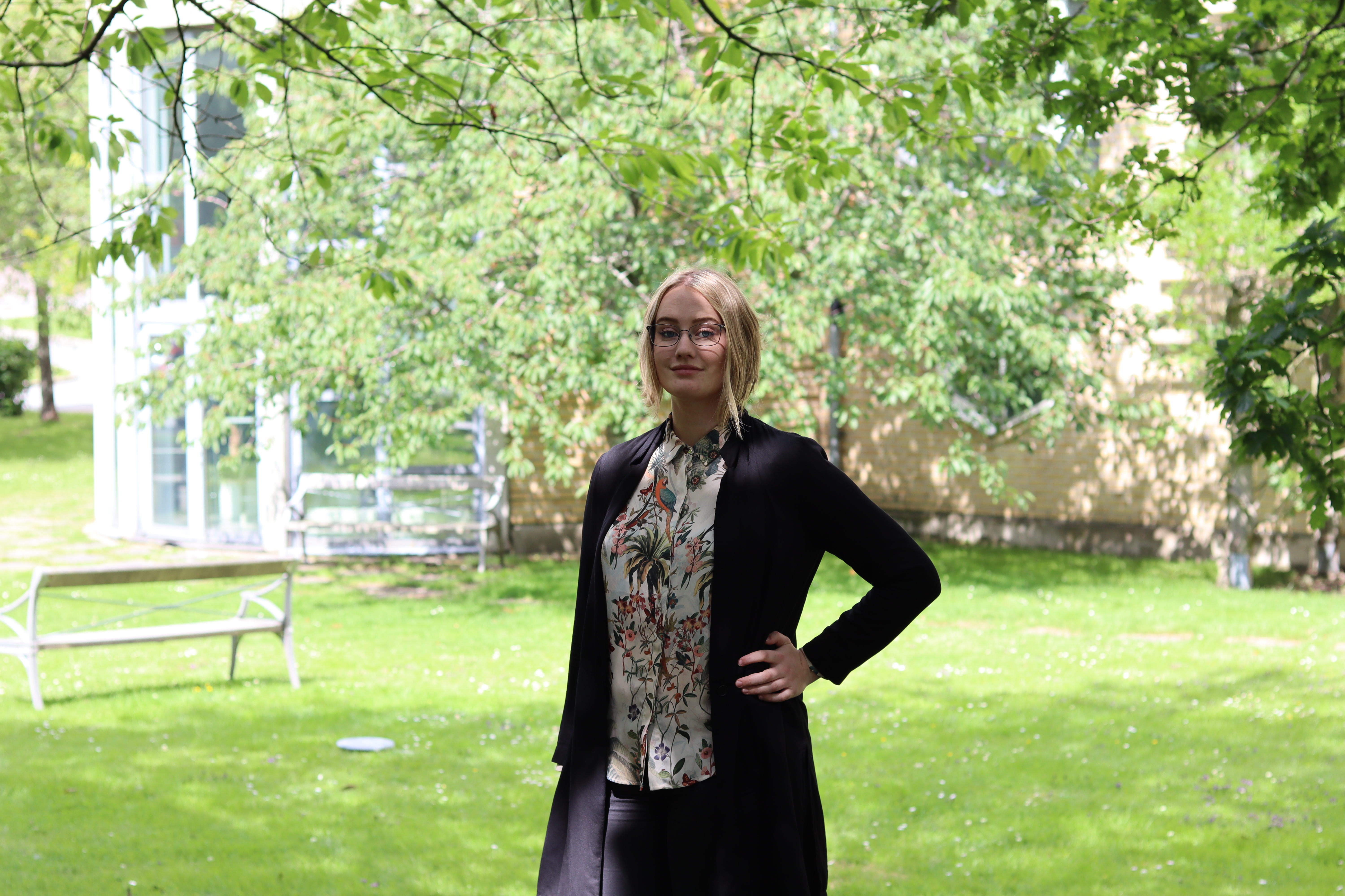 Sektionsordförande Lovisa framför Geovetarcentrum