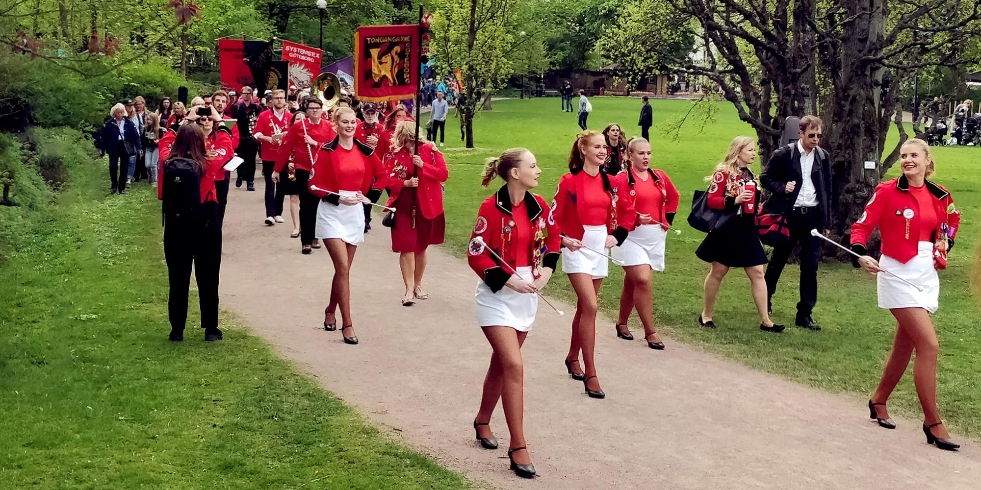 Föreningarna marcherar i Trädgårdsföreningen