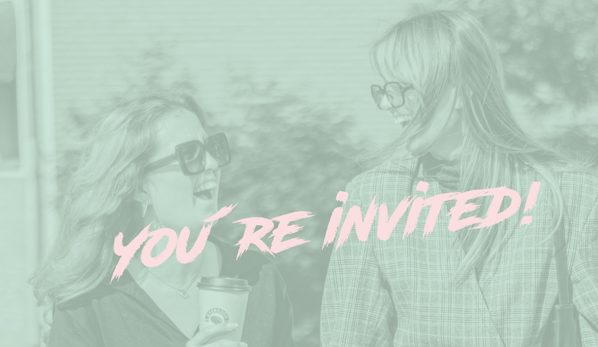 Stämningsbild med texten "you are invited" över.